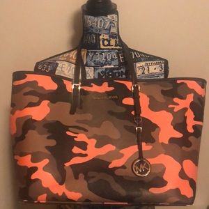 ❤️ Camo Michael Kors Tote ❤️